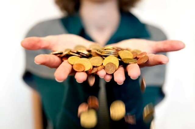 Salariul minim garantat în sectorul real se majorează cu 15 la sută