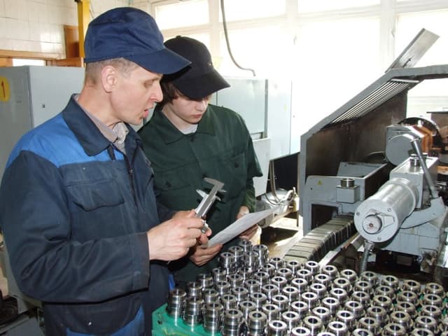 În acest an, 16 companii şi 9 şcoli profesionale vor începe pregătirea speciliştilor în baza sistemului dual