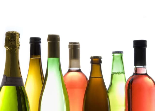 În Moldova s-a redus volumul producției de vin spumant și divin