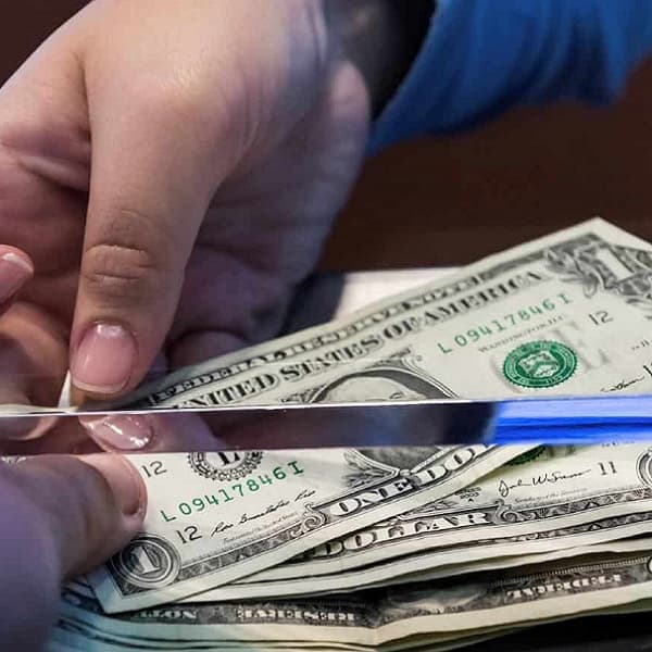 Физические лица получают все больше денег из-за рубежа