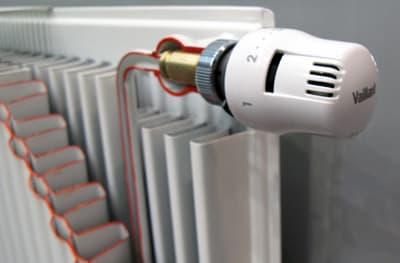 Deconectarea unor apartamente de la sistemul centralizat de termoficare majorează factura pentru locuinţele rămase în sistem