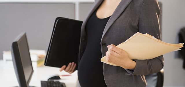 Sunt examinate modificările la Codul muncii